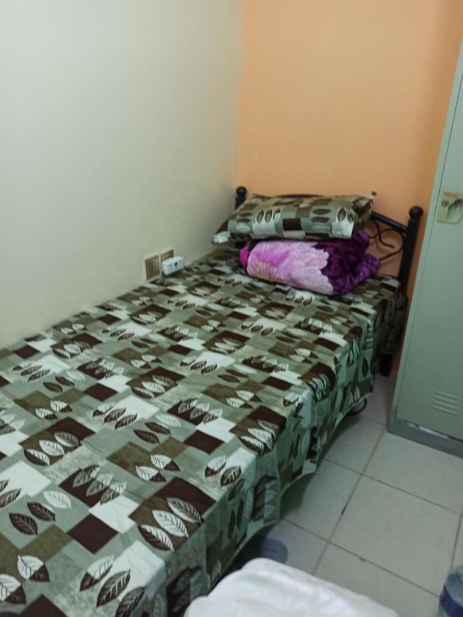 Apartamento Moon Backpackers , Al Rigga , Partition For Couples And For Singles Dubái Exterior foto