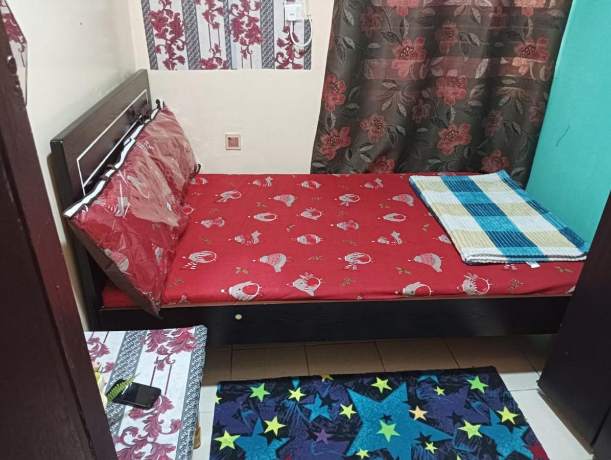 Apartamento Moon Backpackers , Al Rigga , Partition For Couples And For Singles Dubái Exterior foto